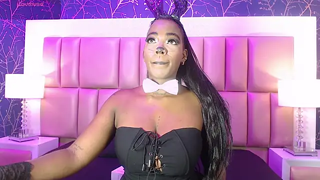 ReinaMiah online show from 10.31.25