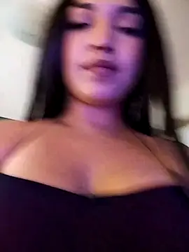 FallsForHerSmile online show from 03.23.26