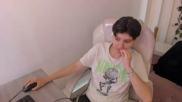 Snapshot of Nathaly_ds chatting on 10.21.25 Nathaly ds online show from 10.21.25