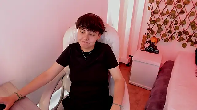 Snapshot of Nathaly_ds chatting on 12.16.25 Nathaly ds online show from 12.16.25