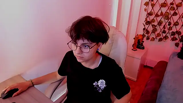 Snapshot of Nathaly_ds chatting on 12.17.25 Nathaly ds online show from 12.17.25