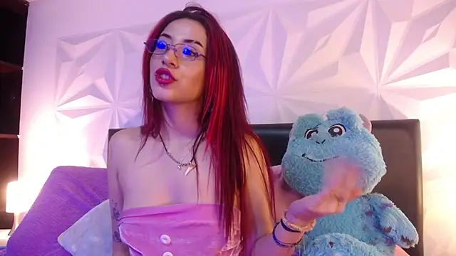 Snapshot of Mia_Lou_ chatting on 09.15.25 Mia Lou online show from 09.15.25