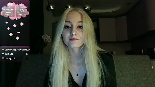 Snapshot of white_liillyy chatting on 09.20.25 white liillyy online show from 09.20.25