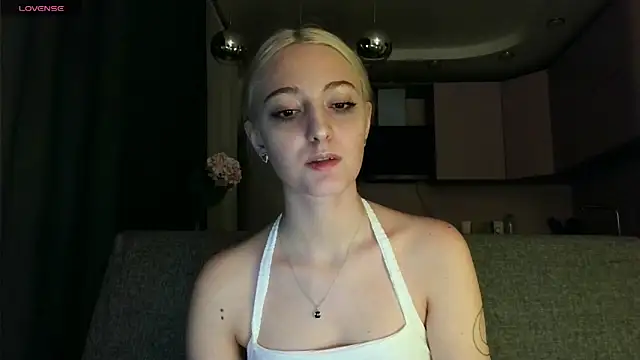 white liillyy online show from 09.25.25