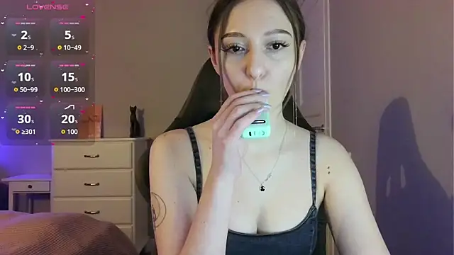 white liillyy online show from 04.08.26