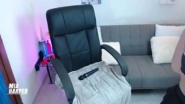 Snapshot of Mia_HarperX_ chatting on 10.05.25 Mia HarperX online show from 10.05.25