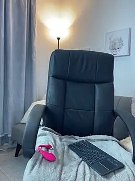 Snapshot of Mia_HarperX_ chatting on 10.15.25 Mia HarperX online show from 10.15.25