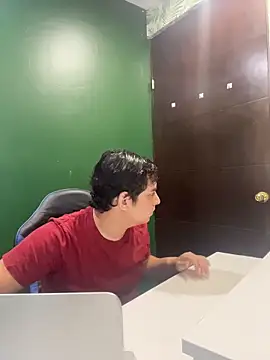 Snapshot of Thiagoforyou chatting on 11.17.25 Thiagoforyou online show from 11.17.25