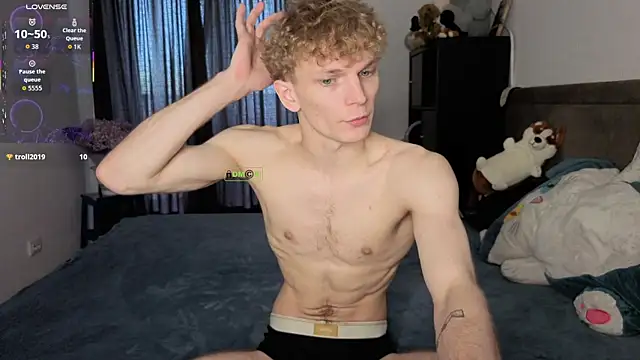 Snapshot of adam_chris chatting on 10.19.25 adam chris online show from 10.19.25