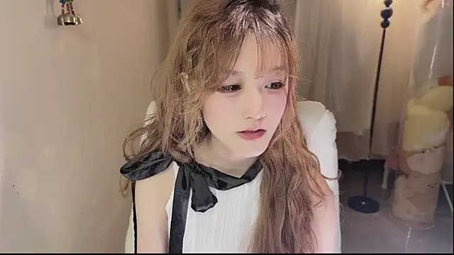 Snapshot of FuFu-puff chatting on 11.02.25 FuFu-puff online show from 11.02.25