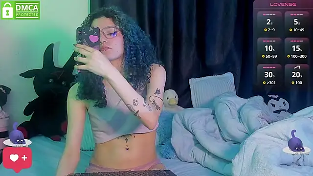 Snapshot of Bluedarkelf888 chatting on 10.29.25 Bluedarkelf888 online show from 10.29.25