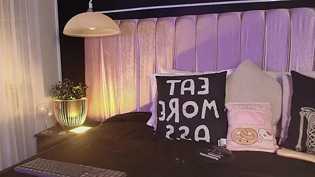 Dannyaa  online show from 10.04.25