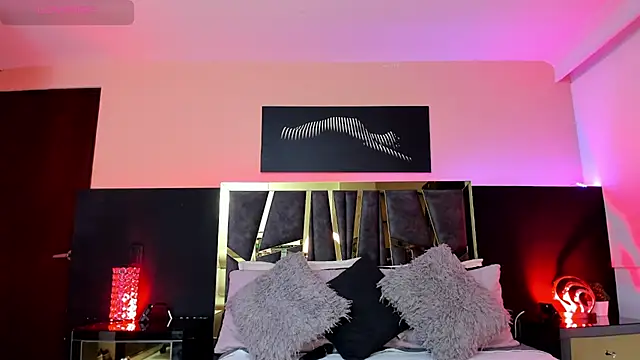 Snapshot of ScarletTorres chatting on 09.24.25 ScarletTorres online show from 09.24.25