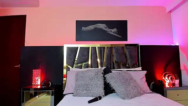 Snapshot of ScarletTorres chatting on 09.25.25 ScarletTorres online show from 09.25.25