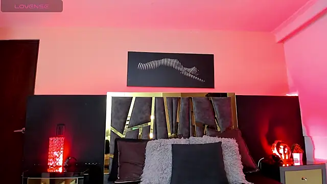 Snapshot of ScarletTorres chatting on 10.01.25 ScarletTorres online show from 10.01.25