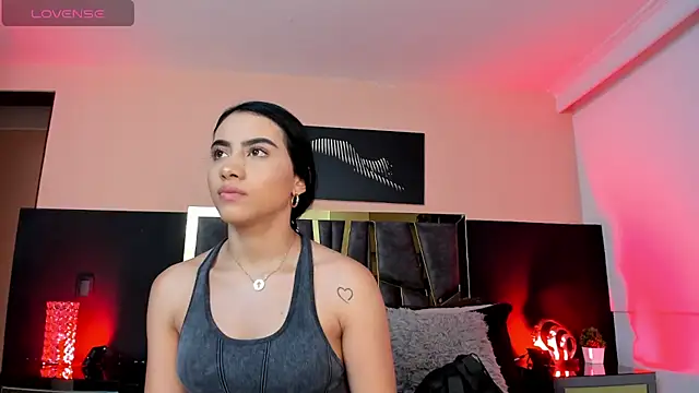 Snapshot of ScarletTorres chatting on 10.05.25 ScarletTorres online show from 10.05.25