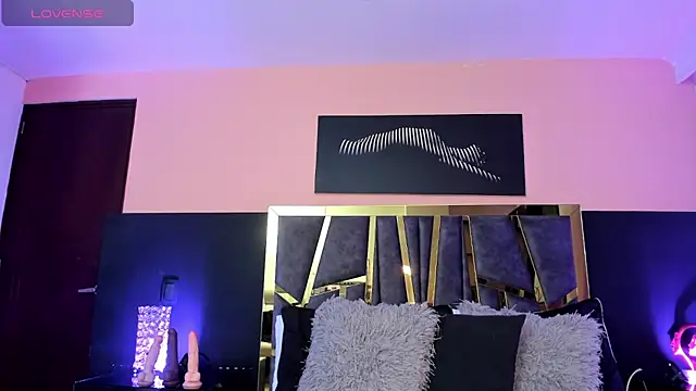 Snapshot of ScarletTorres chatting on 10.13.25 ScarletTorres online show from 10.13.25