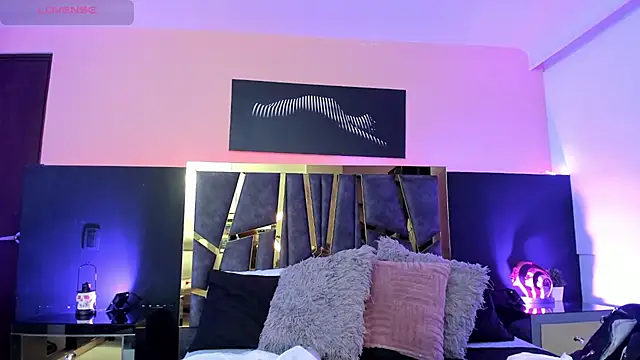 Snapshot of ScarletTorres chatting on 10.19.25 ScarletTorres online show from 10.19.25