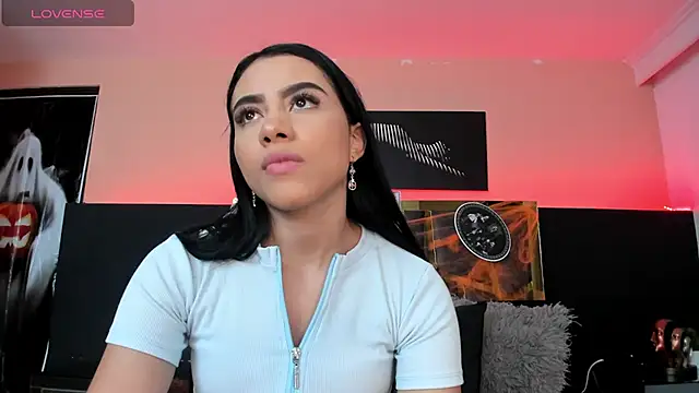 Snapshot of ScarletTorres chatting on 10.21.25 ScarletTorres online show from 10.21.25