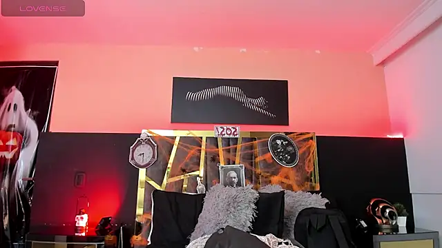 Snapshot of ScarletTorres chatting on 10.22.25 ScarletTorres online show from 10.22.25