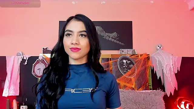 Snapshot of ScarletTorres chatting on 10.29.25 ScarletTorres online show from 10.29.25