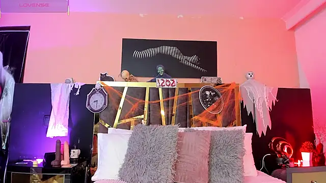 Snapshot of ScarletTorres chatting on 10.30.25 ScarletTorres online show from 10.30.25