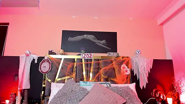 Snapshot of ScarletTorres chatting on 11.01.25 ScarletTorres online show from 11.01.25