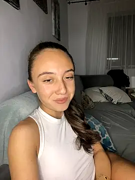 Snapshot of CristinaSww chatting on 10.17.25 CristinaSww online show from 10.17.25