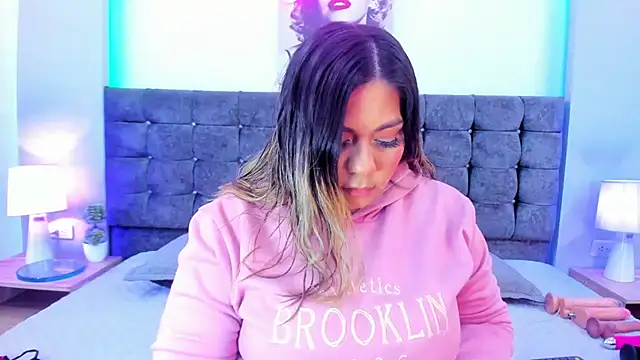 isabella horney  online show from 12.17.25