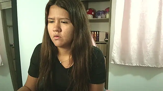 Snapshot of Oliviawatson1 chatting on 10.10.25 Oliviawatson1 online show from 10.10.25