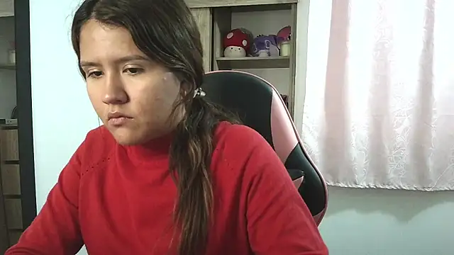 Snapshot of Oliviawatson1 chatting on 10.20.25 Oliviawatson1 online show from 10.20.25