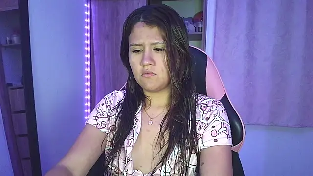 Snapshot of Oliviawatson1 chatting on 10.29.25 Oliviawatson1 online show from 10.29.25