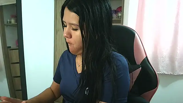 Snapshot of Oliviawatson1 chatting on 11.03.25 Oliviawatson1 online show from 11.03.25