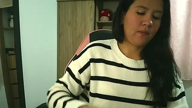 Oliviawatson1 online show from 12.02.25