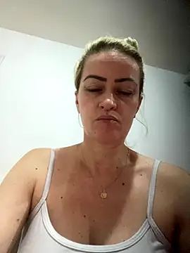 Snapshot of Alerquinasc chatting on 10.12.25 Alerquinasc online show from 10.12.25