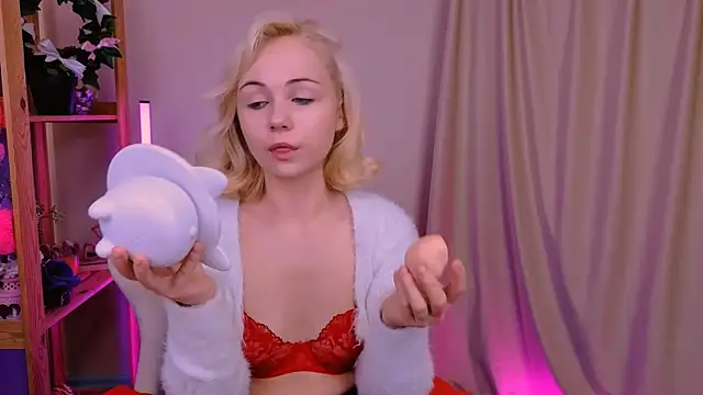 Snapshot of Charlotte_Colinss chatting on 10.07.25 Charlotte Colinss online show from 10.07.25