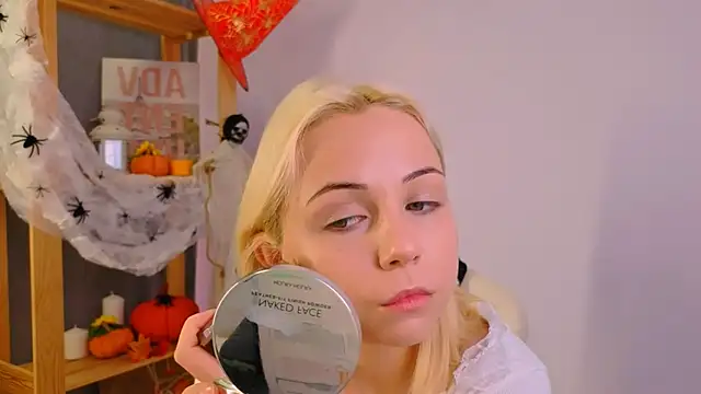 Snapshot of Charlotte_Colinss chatting on 10.21.25 Charlotte Colinss online show from 10.21.25