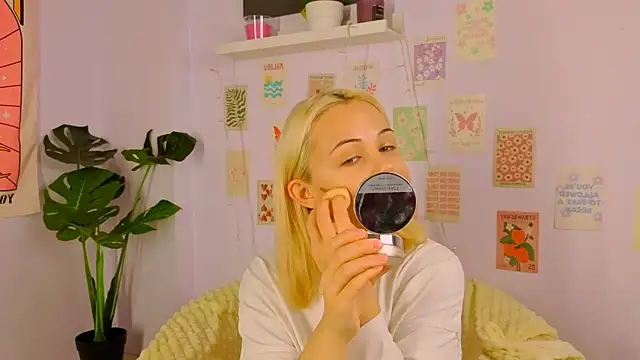 Snapshot of Charlotte_Colinss chatting on 10.24.25 Charlotte Colinss online show from 10.24.25