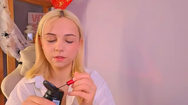 Snapshot of Charlotte_Colinss chatting on 10.25.25 Charlotte Colinss online show from 10.25.25