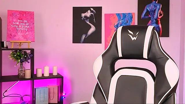 Snapshot of Charlotte_Colinss chatting on 11.06.25 Charlotte Colinss online show from 11.06.25