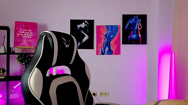 Snapshot of Charlotte_Colinss chatting on 11.07.25 Charlotte Colinss online show from 11.07.25