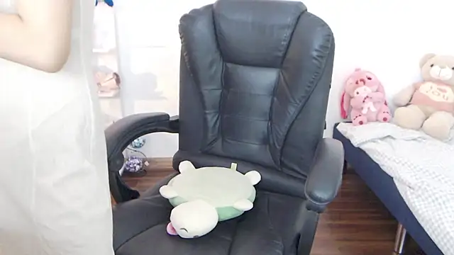 Suzie Wet Cave online show from 10.01.25