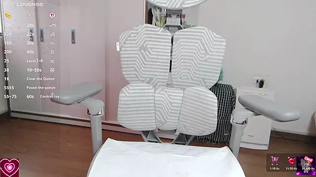 Suzie Wet Cave online show from 04.04.26