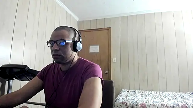 Snapshot of NaturalBeautyQueen chatting on 06.20.26 NaturalBeautyQueen online show from 06.20.26