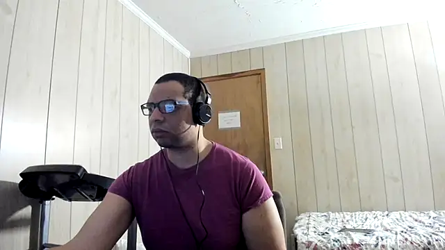 Snapshot of NaturalBeautyQueen chatting on 07.19.26 NaturalBeautyQueen online show from 07.19.26