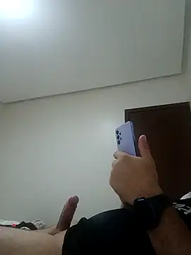 Snapshot of cherlebrow chatting on 09.12.25 cherlebrow online show from 09.12.25