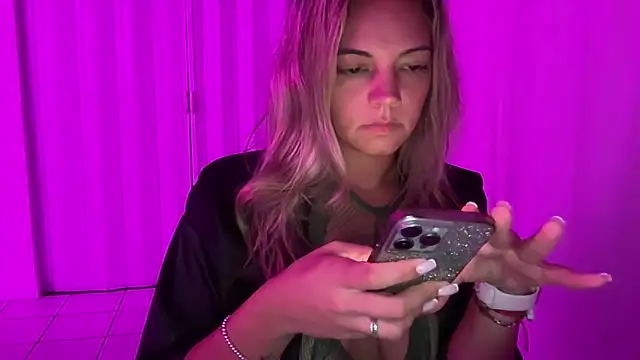 Snapshot of prettyykitty22 chatting on 10.12.25 prettyykitty22 online show from 10.12.25