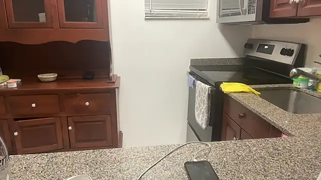 Snapshot of prettyykitty22 chatting on 10.28.25 prettyykitty22 online show from 10.28.25