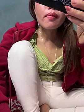 Snapshot of Sunny_lotus chatting on 12.23.25 Sunny lotus online show from 12.23.25