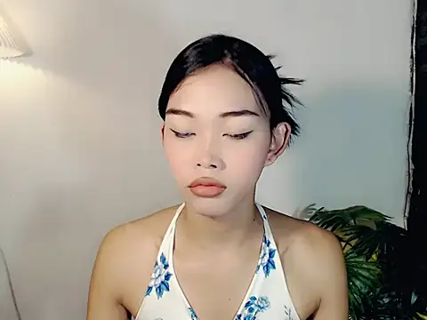 holyakiesha online show from 10.20.25